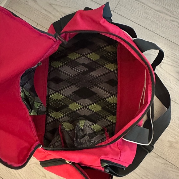 Pink Nike duffle bag - Picture 2 of 2